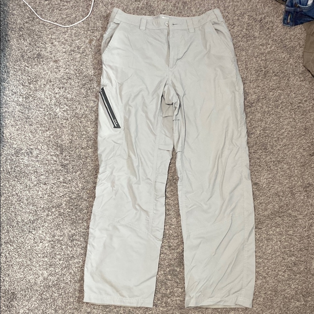 Columbia Gray Cargo Pants Lightweight and Versatile